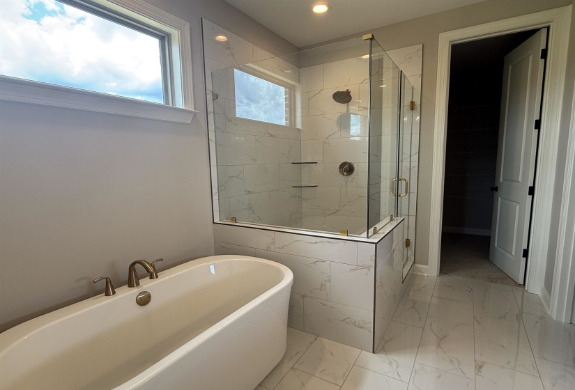 25 TREY MEADOWS DR, Oakland, Tennessee 38060, 5 Bedroom Bedrooms, 10 Room Rooms,3 BathroomBathrooms,Residential,For Sale,TREY MEADOWS,0,10217611
