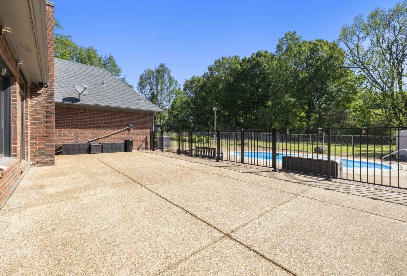 670 COTTON CREEK DR, Collierville, Tennessee 38017, 4 Bedrooms Bedrooms, 8 Rooms Rooms,3 BathroomsBathrooms,Residential,For Sale,COTTON CREEK,10219775