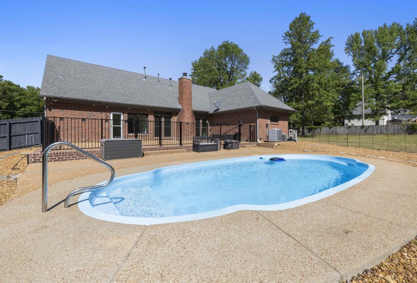 670 COTTON CREEK DR, Collierville, Tennessee 38017, 4 Bedrooms Bedrooms, 8 Rooms Rooms,3 BathroomsBathrooms,Residential,For Sale,COTTON CREEK,10219775