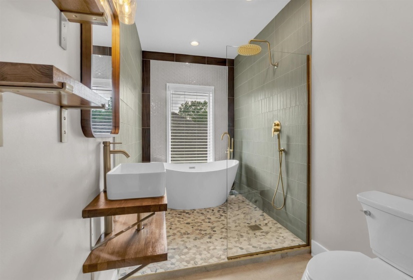 1757 VINTON AVE, Memphis, Tennessee 38104, 4 Bedroom Bedrooms, 9 Room Rooms,2 BathroomBathrooms,Residential,For Sale,VINTON,0,10220255