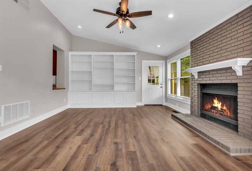 1757 VINTON AVE, Memphis, Tennessee 38104, 4 Bedroom Bedrooms, 9 Room Rooms,2 BathroomBathrooms,Residential,For Sale,VINTON,0,10220255