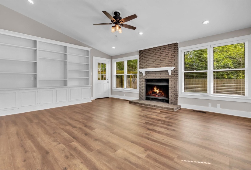 1757 VINTON AVE, Memphis, Tennessee 38104, 4 Bedroom Bedrooms, 9 Room Rooms,2 BathroomBathrooms,Residential,For Sale,VINTON,0,10220255