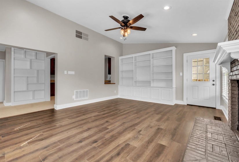 1757 VINTON AVE, Memphis, Tennessee 38104, 4 Bedroom Bedrooms, 9 Room Rooms,2 BathroomBathrooms,Residential,For Sale,VINTON,0,10220255