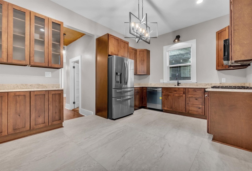 1757 VINTON AVE, Memphis, Tennessee 38104, 4 Bedroom Bedrooms, 9 Room Rooms,2 BathroomBathrooms,Residential,For Sale,VINTON,0,10220255