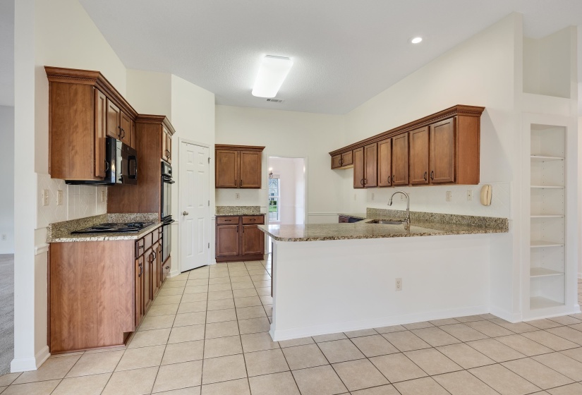 115 LEWIS FAIRWAY CIR, Oakland, Tennessee 38060, 4 Bedroom Bedrooms, 8 Room Rooms,2.1 BathroomBathrooms,Residential,For Sale,LEWIS FAIRWAY,0,10220261
