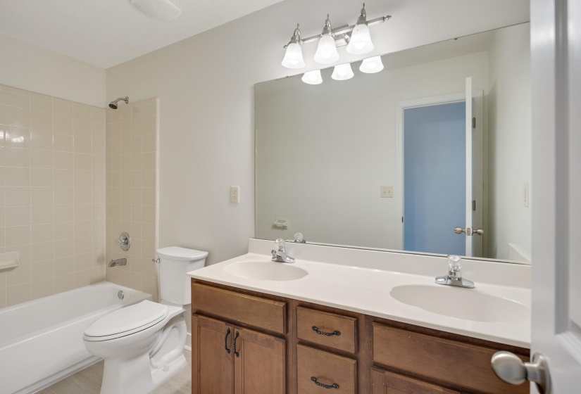 115 LEWIS FAIRWAY CIR, Oakland, Tennessee 38060, 4 Bedroom Bedrooms, 8 Room Rooms,2.1 BathroomBathrooms,Residential,For Sale,LEWIS FAIRWAY,0,10220261