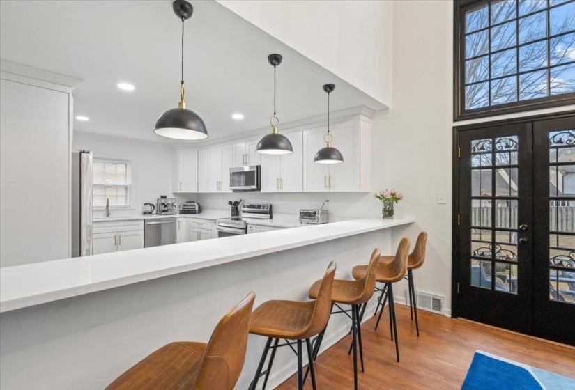 1361 POPLAR RIDGE DR, Memphis, Tennessee 38120, 4 Bedrooms Bedrooms, 9 Rooms Rooms,3 BathroomsBathrooms,Rental Properties,For Sale,POPLAR RIDGE,10220290