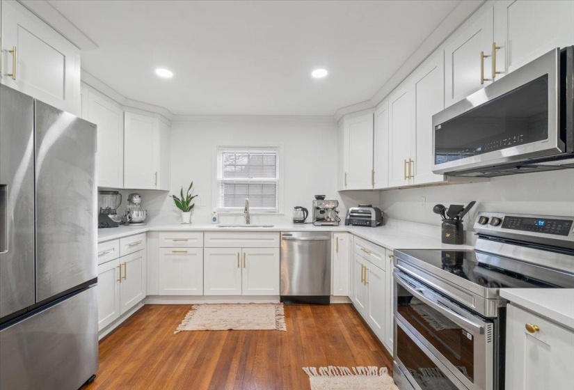 1361 POPLAR RIDGE DR, Memphis, Tennessee 38120, 4 Bedrooms Bedrooms, 9 Rooms Rooms,3 BathroomsBathrooms,Rental Properties,For Sale,POPLAR RIDGE,10220290