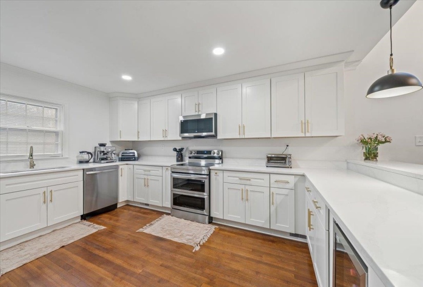 1361 POPLAR RIDGE DR, Memphis, Tennessee 38120, 4 Bedrooms Bedrooms, 9 Rooms Rooms,3 BathroomsBathrooms,Rental Properties,For Sale,POPLAR RIDGE,10220290