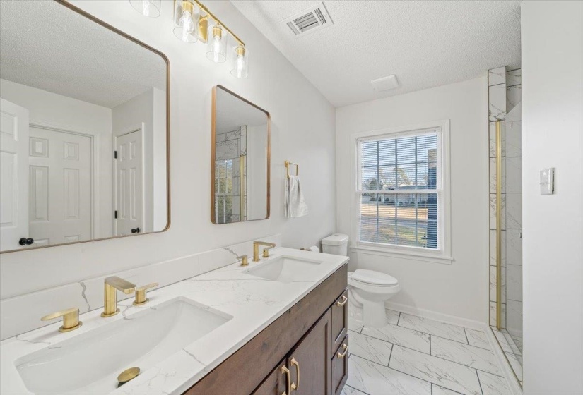 1361 POPLAR RIDGE DR, Memphis, Tennessee 38120, 4 Bedrooms Bedrooms, 9 Rooms Rooms,3 BathroomsBathrooms,Rental Properties,For Sale,POPLAR RIDGE,10220290