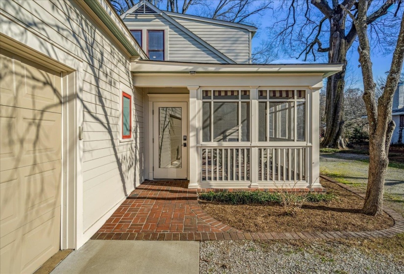 699 EVERGREEN ST, Memphis, Tennessee 38107, 4 Bedrooms Bedrooms, 6 Rooms Rooms,3 BathroomsBathrooms,Residential,For Sale,EVERGREEN,10212448