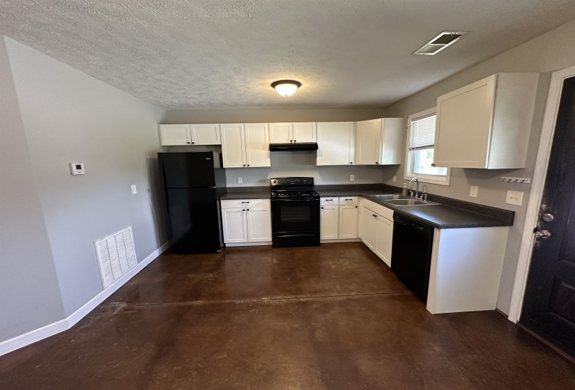 207AB, 209AB WILLOW DR, Adamsville, Tennessee 38310, 8 Bedroom Bedrooms, 20 Room Rooms,4 BathroomBathrooms,Residential,For Sale,WILLOW,0,10220278