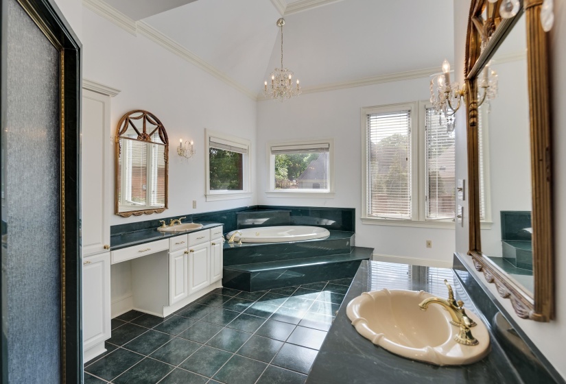 3487 CLASSIC DR, Memphis, Tennessee 38125, 5 Bedroom Bedrooms, 10 Room Rooms,3.1 BathroomBathrooms,Residential,For Sale,CLASSIC,0,10220295