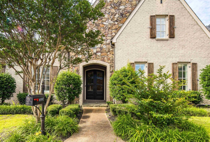 6597 HERONSWOOD CV, Memphis, Tennessee 38119, 5 Bedroom Bedrooms, 11 Room Rooms,4.1 BathroomBathrooms,Residential,For Sale,HERONSWOOD,0,10220296