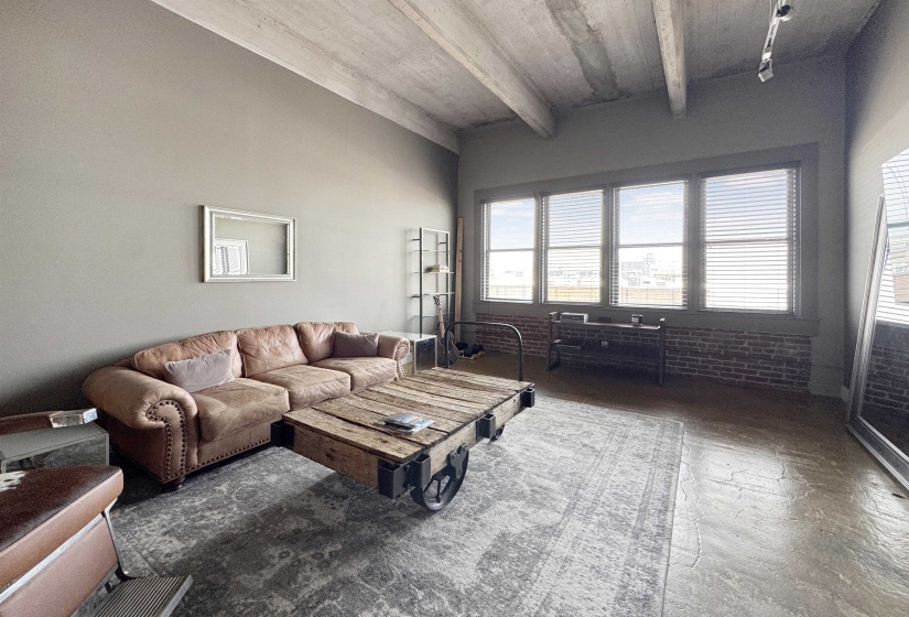 408 FRONT ST, Memphis, Tennessee 38103, 1 Bedroom Bedrooms, 3 Rooms Rooms,1 BathroomBathrooms,Residential,For Sale,FRONT,10220322