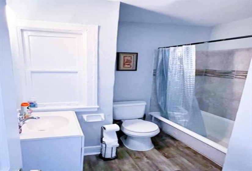128 STONEWALL ST, Memphis, Tennessee 38104, 1 Bedroom Bedrooms, 1 Room Rooms,1 BathroomBathrooms,Rental Properties,For Sale,STONEWALL,10220340