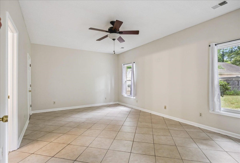 8752 CARROLLWOOD LN, Memphis, Tennessee 38016, 4 Bedrooms Bedrooms, 7 Rooms Rooms,3 BathroomsBathrooms,Residential,For Sale,CARROLLWOOD,10220335