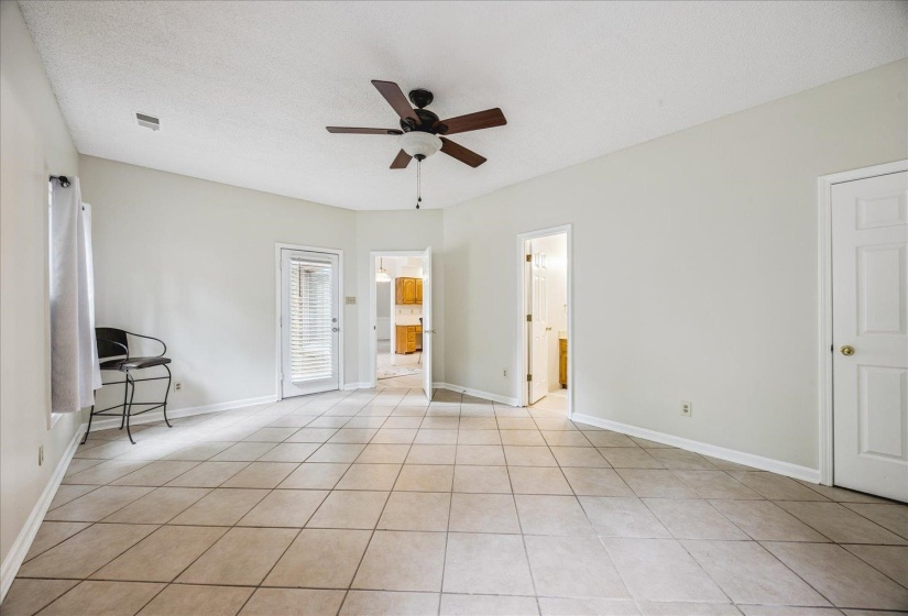 8752 CARROLLWOOD LN, Memphis, Tennessee 38016, 4 Bedrooms Bedrooms, 7 Rooms Rooms,3 BathroomsBathrooms,Residential,For Sale,CARROLLWOOD,10220335