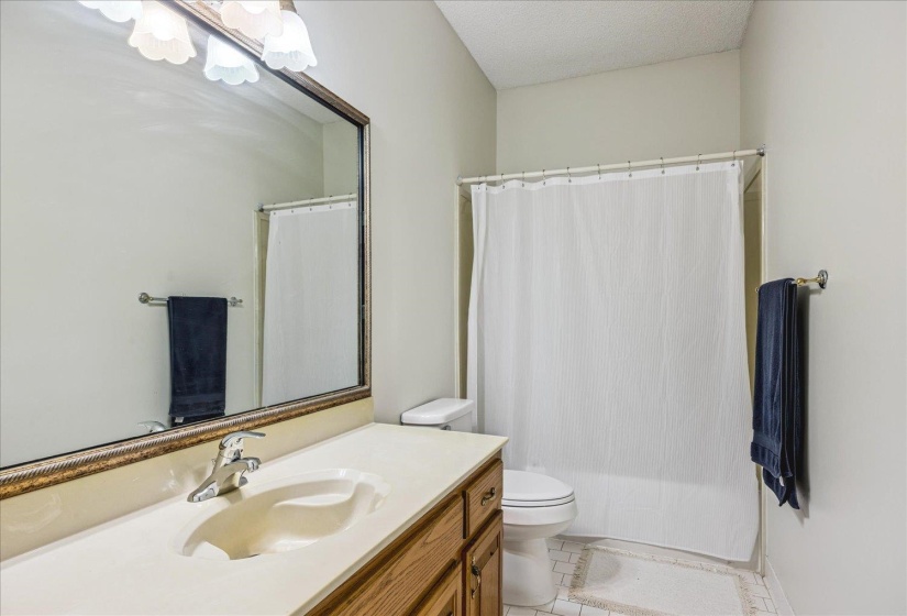 8752 CARROLLWOOD LN, Memphis, Tennessee 38016, 4 Bedrooms Bedrooms, 7 Rooms Rooms,3 BathroomsBathrooms,Residential,For Sale,CARROLLWOOD,10220335