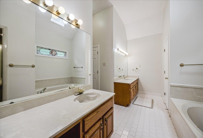 8752 CARROLLWOOD LN, Memphis, Tennessee 38016, 4 Bedrooms Bedrooms, 7 Rooms Rooms,3 BathroomsBathrooms,Residential,For Sale,CARROLLWOOD,10220335