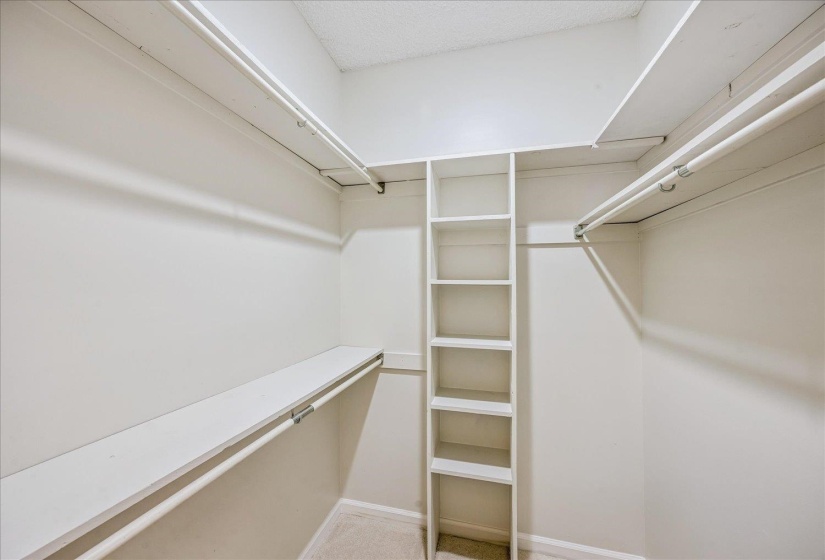 8752 CARROLLWOOD LN, Memphis, Tennessee 38016, 4 Bedrooms Bedrooms, 7 Rooms Rooms,3 BathroomsBathrooms,Residential,For Sale,CARROLLWOOD,10220335