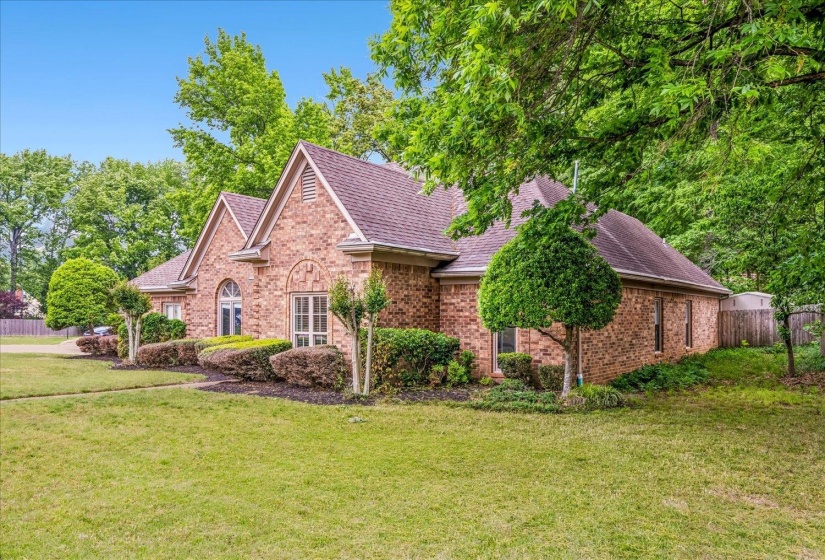 8752 CARROLLWOOD LN, Memphis, Tennessee 38016, 4 Bedrooms Bedrooms, 7 Rooms Rooms,3 BathroomsBathrooms,Residential,For Sale,CARROLLWOOD,10220335