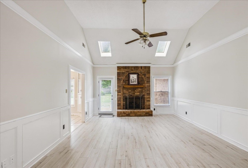 8752 CARROLLWOOD LN, Memphis, Tennessee 38016, 4 Bedrooms Bedrooms, 7 Rooms Rooms,3 BathroomsBathrooms,Residential,For Sale,CARROLLWOOD,10220335