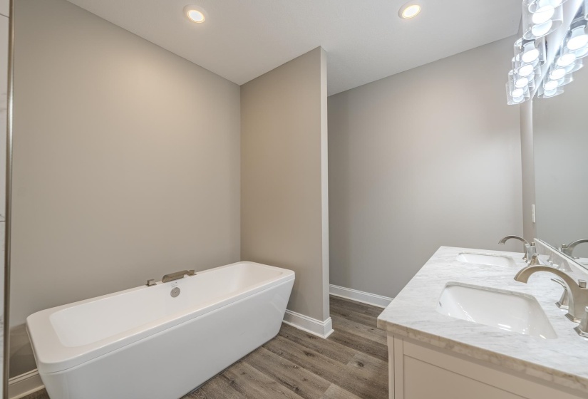 450 CORDOVA CV, Savannah, Tennessee 38372, 4 Bedrooms Bedrooms, 10 Rooms Rooms,2 BathroomsBathrooms,Residential,For Sale,CORDOVA,10220339