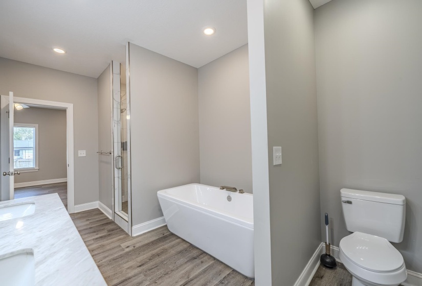 450 CORDOVA CV, Savannah, Tennessee 38372, 4 Bedrooms Bedrooms, 10 Rooms Rooms,2 BathroomsBathrooms,Residential,For Sale,CORDOVA,10220339