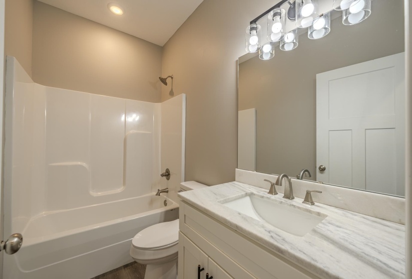 450 CORDOVA CV, Savannah, Tennessee 38372, 4 Bedrooms Bedrooms, 10 Rooms Rooms,2 BathroomsBathrooms,Residential,For Sale,CORDOVA,10220339