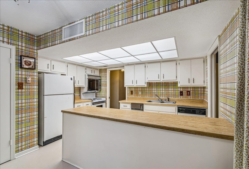 4715 MINT DR, Memphis, Tennessee 38117, 2 Bedrooms Bedrooms, 5 Rooms Rooms,2.1 BathroomsBathrooms,Residential,For Sale,MINT,10220354