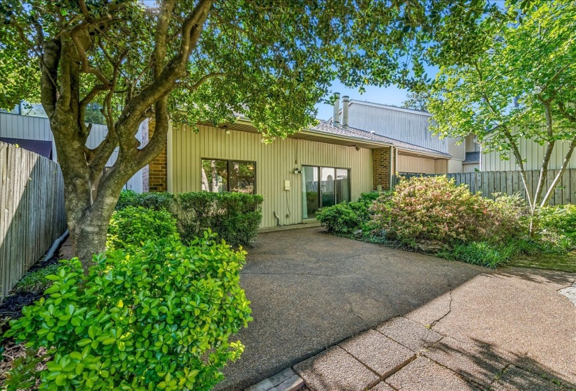 4715 MINT DR, Memphis, Tennessee 38117, 2 Bedrooms Bedrooms, 5 Rooms Rooms,2.1 BathroomsBathrooms,Residential,For Sale,MINT,10220354