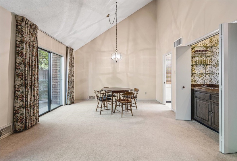 4715 MINT DR, Memphis, Tennessee 38117, 2 Bedrooms Bedrooms, 5 Rooms Rooms,2.1 BathroomsBathrooms,Residential,For Sale,MINT,10220354