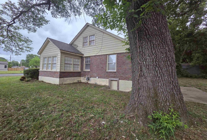 983 BROWER ST, Memphis, Tennessee 38111-4152, 4 Bedrooms Bedrooms, 7 Rooms Rooms,1 BathroomBathrooms,Rental Properties,For Sale,BROWER,10220366