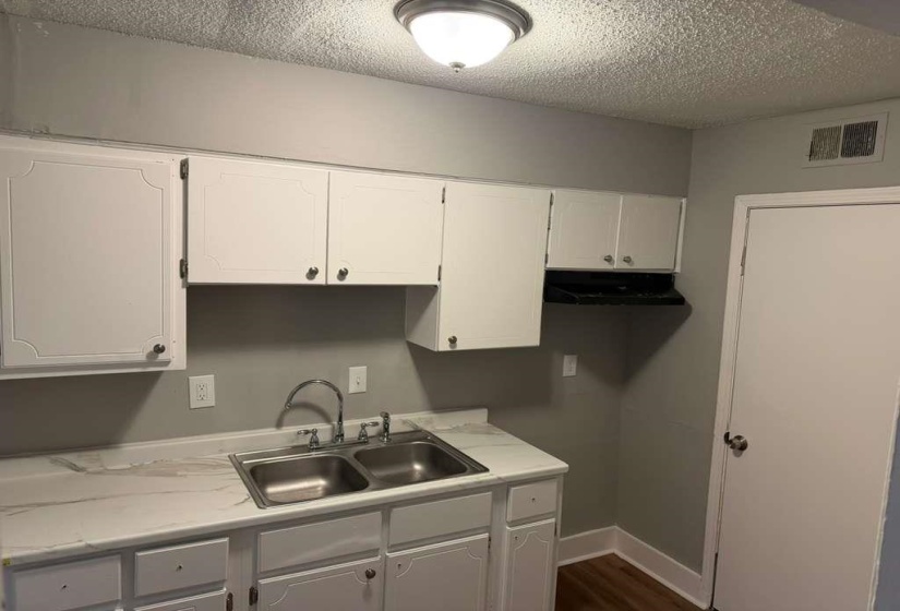 1010 UNIVERSITY ST, Memphis, Tennessee 38107, 2 Bedrooms Bedrooms, 4 Rooms Rooms,1.1 BathroomsBathrooms,Rental Properties,For Sale,UNIVERSITY,10220383