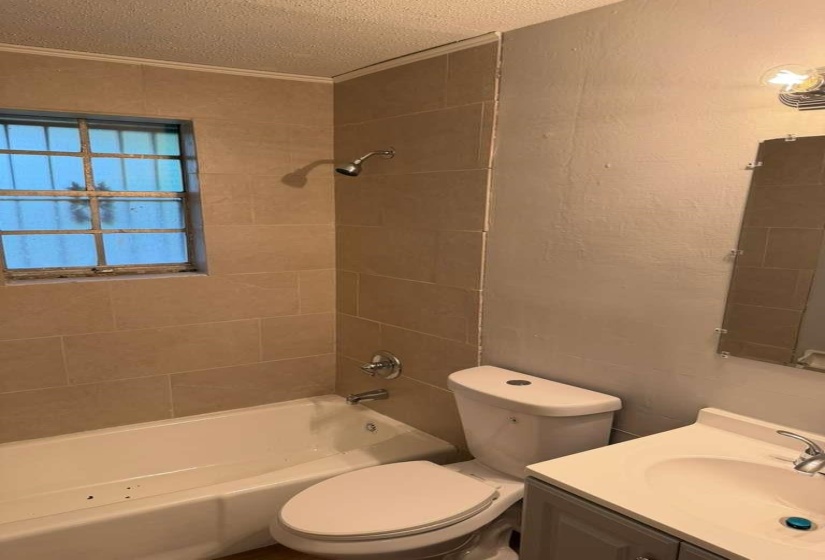 1010 UNIVERSITY ST, Memphis, Tennessee 38107, 2 Bedrooms Bedrooms, 4 Rooms Rooms,1.1 BathroomsBathrooms,Rental Properties,For Sale,UNIVERSITY,10220383