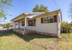 701 JAMES K POLK ST, Clifton, Tennessee 38425, 3 Bedrooms Bedrooms, 8 Rooms Rooms,1 BathroomBathrooms,Residential,For Sale,JAMES K POLK,10208342 701 JAMES K POLK ST, Clifton, Tennessee 38425, 3 Bedrooms Bedrooms, 8 Rooms Rooms,1 BathroomBathrooms,Residential,For Sale,JAMES K POLK,10208342