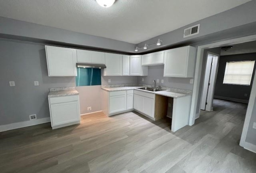 725 LOEB ST, Memphis, Tennessee 38111, 4 Bedrooms Bedrooms, 8 Rooms Rooms,2.1 BathroomsBathrooms,Residential,For Sale,LOEB,10220367