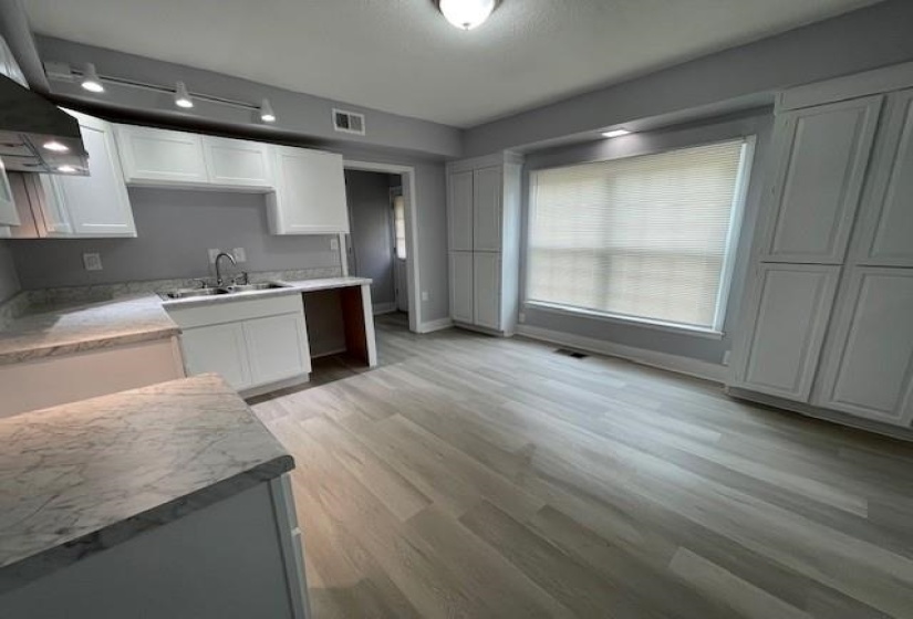 725 LOEB ST, Memphis, Tennessee 38111, 4 Bedrooms Bedrooms, 8 Rooms Rooms,2.1 BathroomsBathrooms,Residential,For Sale,LOEB,10220367
