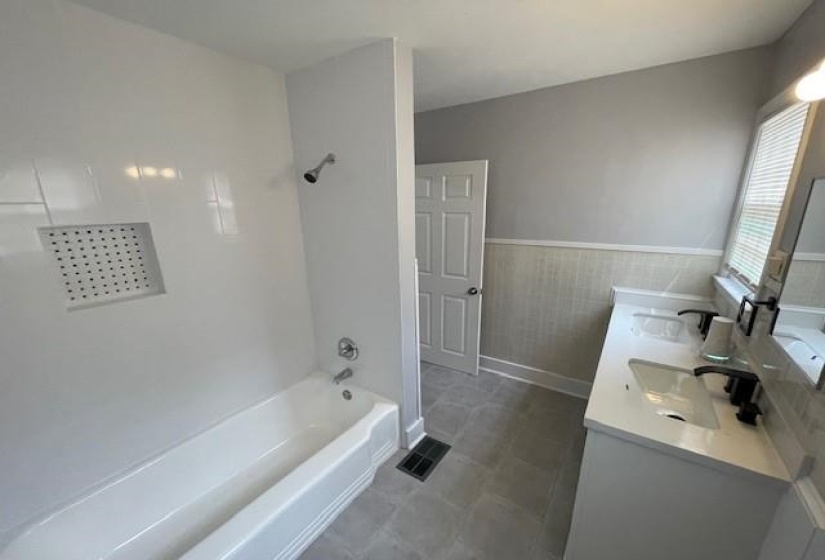 725 LOEB ST, Memphis, Tennessee 38111, 4 Bedrooms Bedrooms, 8 Rooms Rooms,2.1 BathroomsBathrooms,Residential,For Sale,LOEB,10220367