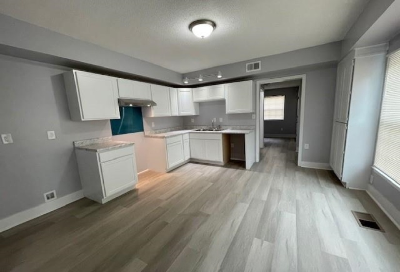 725 LOEB ST, Memphis, Tennessee 38111, 4 Bedrooms Bedrooms, 8 Rooms Rooms,2.1 BathroomsBathrooms,Residential,For Sale,LOEB,10220367