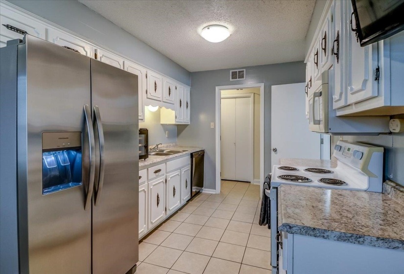 7157 LAMESA LN, Bartlett, Tennessee 38133, 3 Bedrooms Bedrooms, 6 Rooms Rooms,2 BathroomsBathrooms,Residential,For Sale,LAMESA,10220392