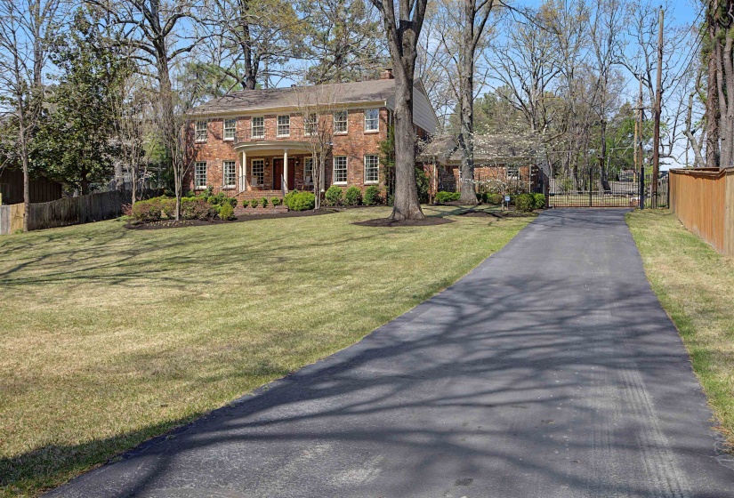 5722 SHADY GLEN RD, Memphis, Tennessee 38120, 4 Bedroom Bedrooms, 10 Room Rooms,3.2 BathroomBathrooms,Residential,For Sale,SHADY GLEN,0,10220404