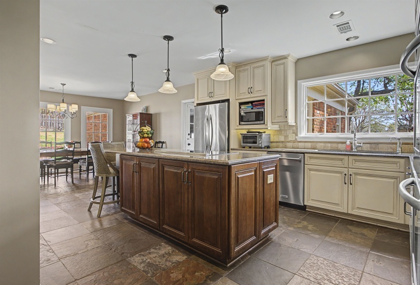 5722 SHADY GLEN RD, Memphis, Tennessee 38120, 4 Bedroom Bedrooms, 10 Room Rooms,3.2 BathroomBathrooms,Residential,For Sale,SHADY GLEN,0,10220404