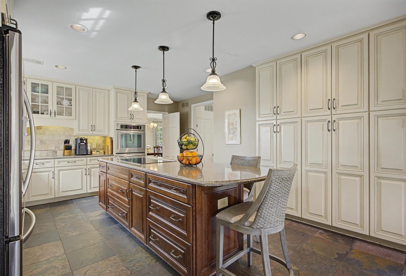 5722 SHADY GLEN RD, Memphis, Tennessee 38120, 4 Bedroom Bedrooms, 10 Room Rooms,3.2 BathroomBathrooms,Residential,For Sale,SHADY GLEN,0,10220404