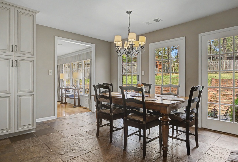 5722 SHADY GLEN RD, Memphis, Tennessee 38120, 4 Bedroom Bedrooms, 10 Room Rooms,3.2 BathroomBathrooms,Residential,For Sale,SHADY GLEN,0,10220404