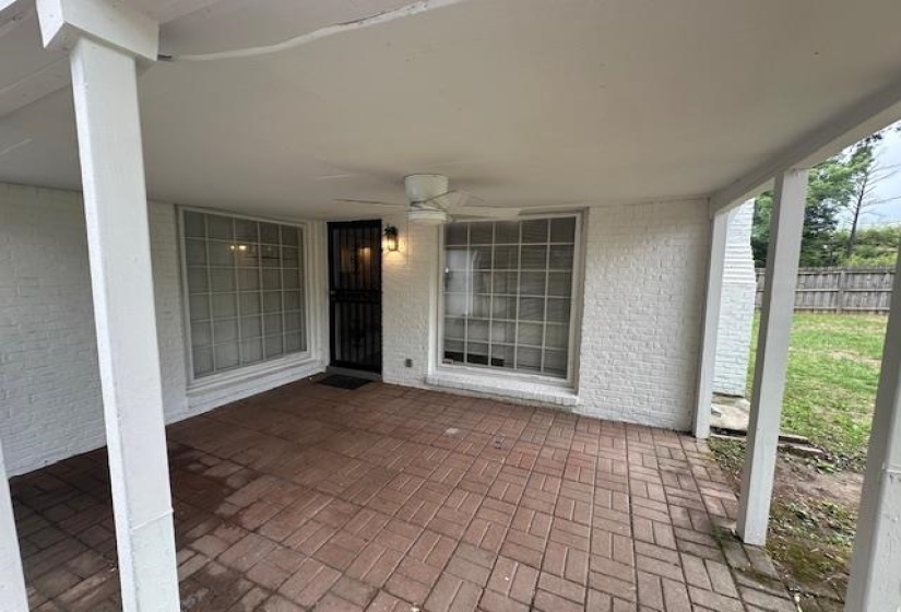 Image quality insufficient for description