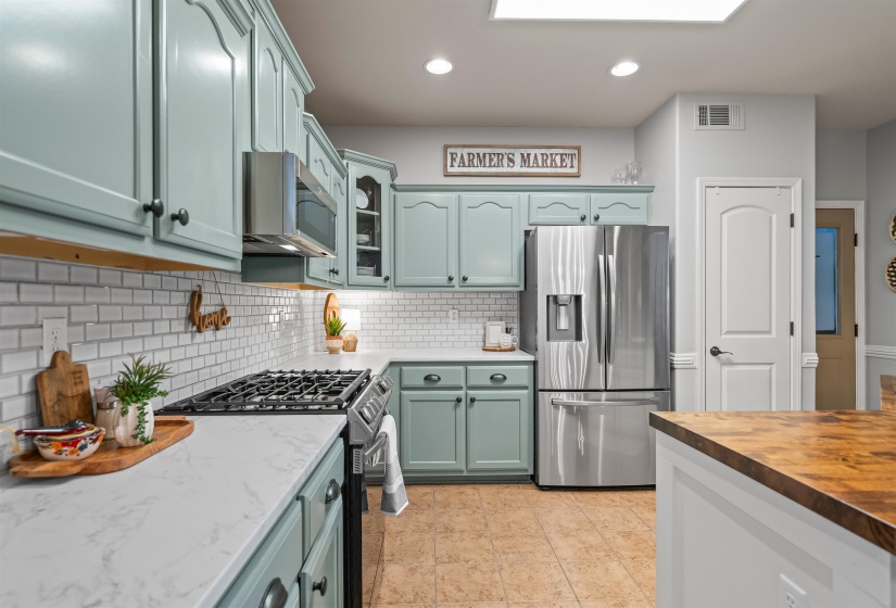 385 GARDEN SPRINGS DR, Oakland, Tennessee 38060, 4 Bedroom Bedrooms, 1 Room Rooms,2.1 BathroomBathrooms,Residential,For Sale,GARDEN SPRINGS,0,10220210