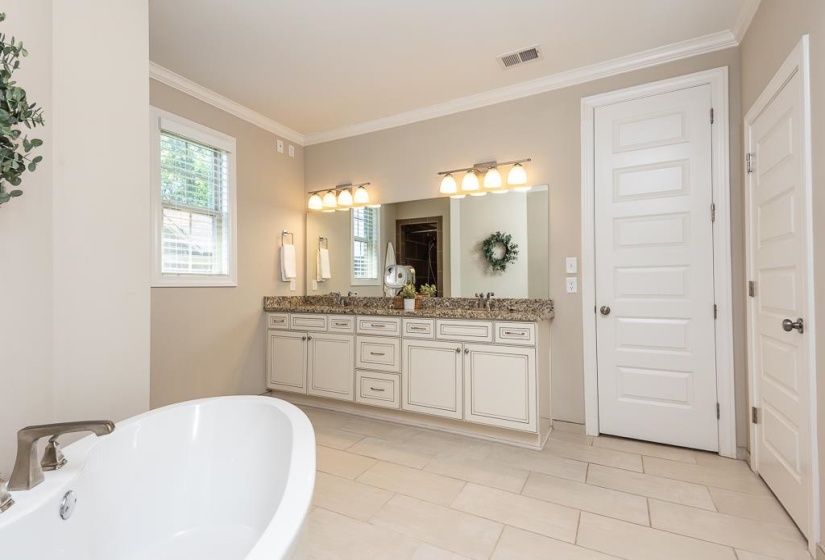 4817 GRAYSEN GORGE RD, Lakeland, Tennessee 38002, 4 Bedrooms Bedrooms, 9 Rooms Rooms,3.1 BathroomsBathrooms,Residential,For Sale,GRAYSEN GORGE,10220216