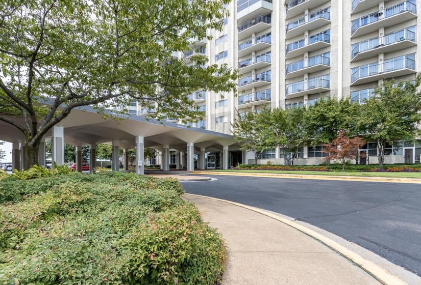 655 RIVERSIDE DR, Memphis, Tennessee 38103, 1 Bedroom Bedrooms, 3 Rooms Rooms,1 BathroomBathrooms,Residential,For Sale,RIVERSIDE,10220417